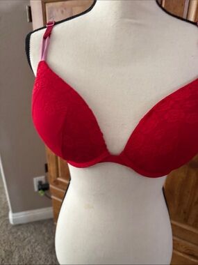 Victoria’s Secret Red Lace Push-Up Bra with Adjustable Straps
